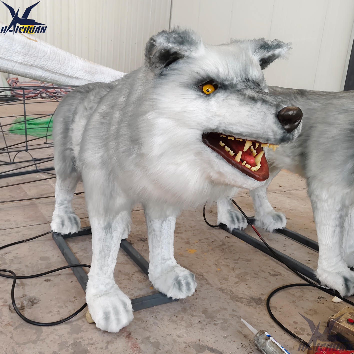 animatronic wolf